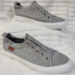 Stylish Gray Frayed Sneakers